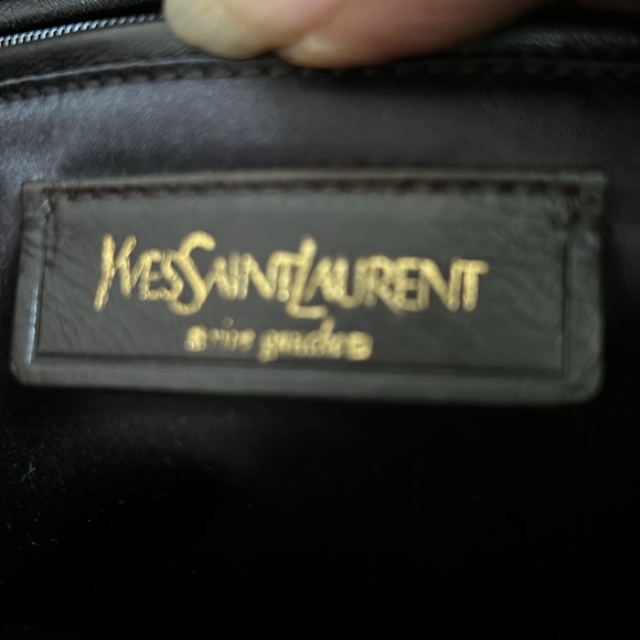 Yves Saint Laurent Large Tote - Picture 6 of 10